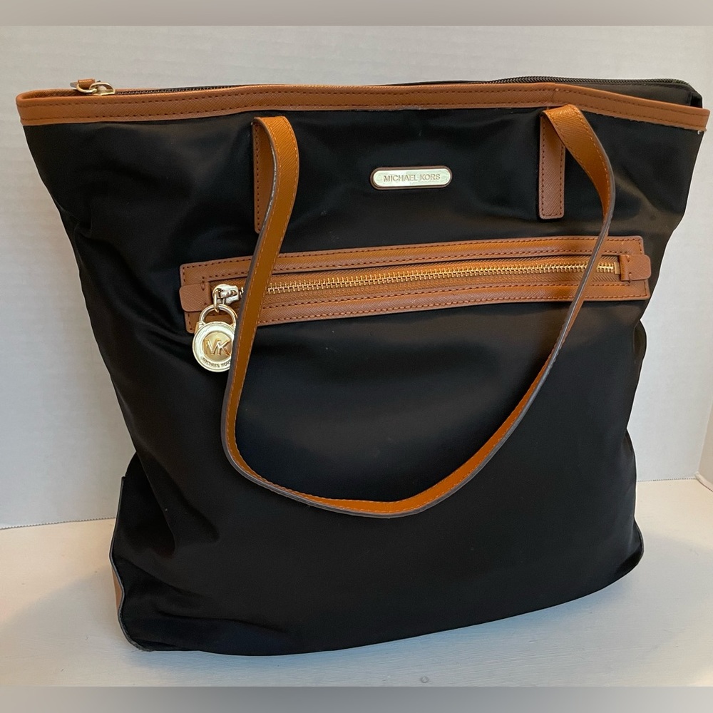 MICHAEL KORS Saffiano Leather Trimmed Nylon Large Shoulder Bag Black Tan